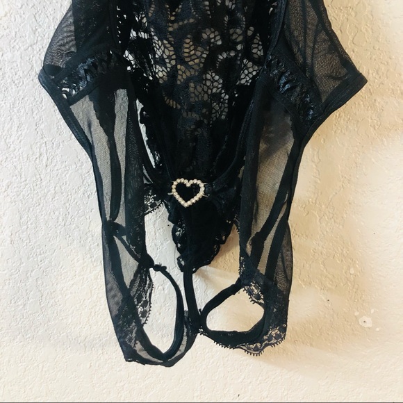 G World Intimates Queen of Hearts Ruffle Lace Open Back Teddy - Picture 8 of 13